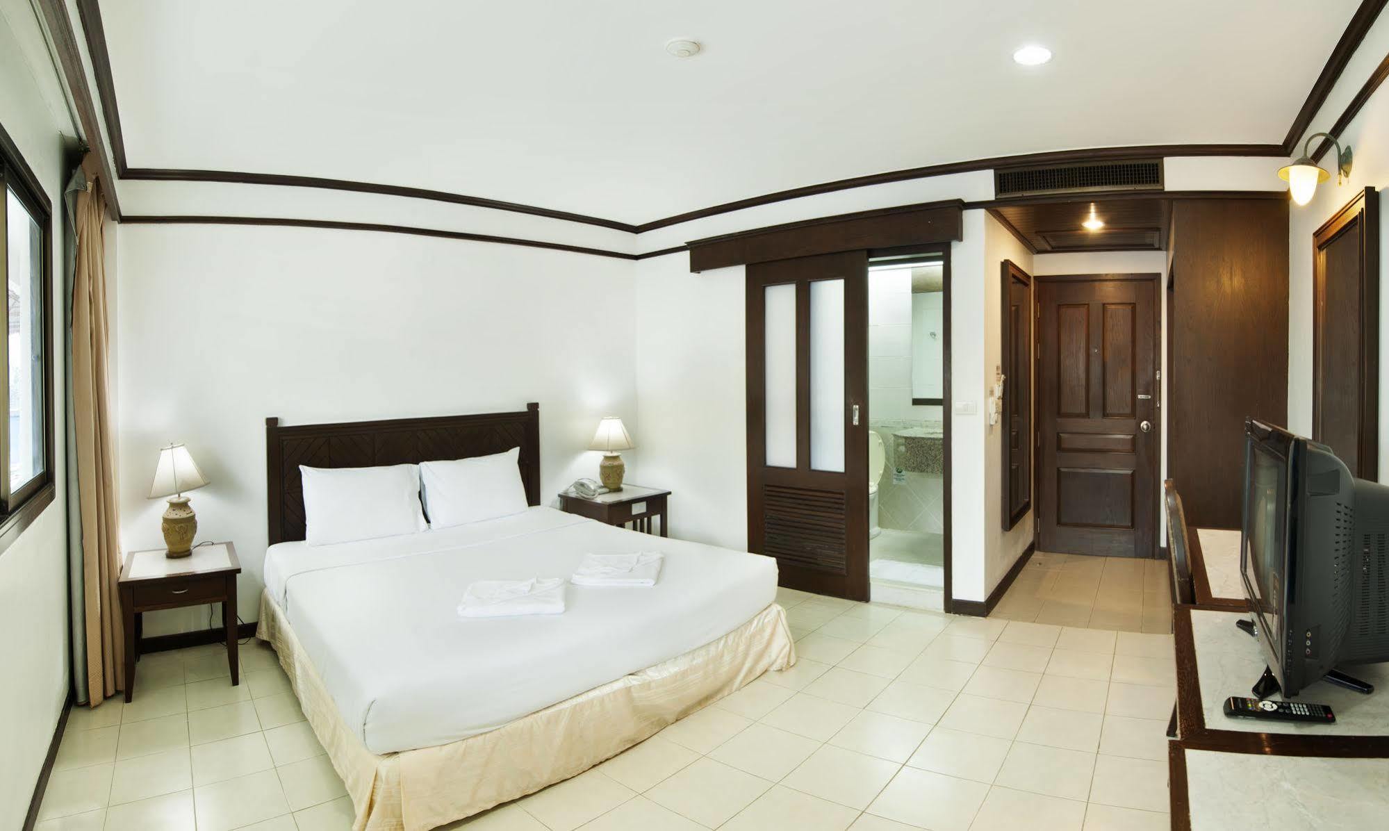 Hotel Rattana Mansion Phuket Exterior foto